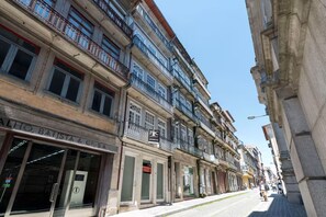 Exterior - Vrbo Property (Porto)
