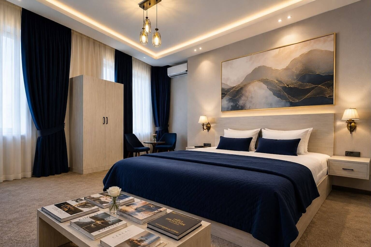 Habitación doble Deluxe, balcón, vista a la ciudad | Escritorio, espacio para trabajar con laptop y cortinas blackout