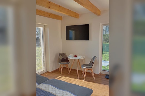 1 bedroom, WiFi, bed sheets