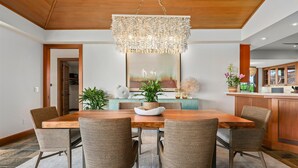 Dining - Waiulu Villa 111D – Elegant & Updated | Onsite Staff & Daily Housekeeping (Kailua Kona)