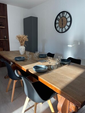 Dining - Vrbo Property (Argentonnay)