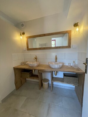 Bathroom - Vrbo Property (Argentonnay)