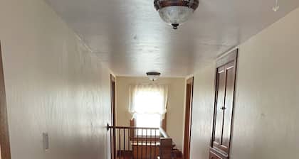 Lovely 4-bedroom farmhouse with AC in charming Falls Village