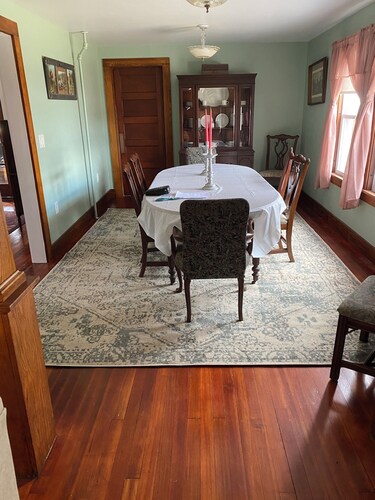 Lovely 4-bedroom farmhouse with AC in charming Falls Village