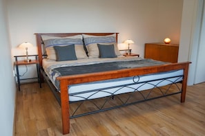 WiFi, bed sheets - Modern Villa in a Quiet Residential Area (Hradec Králové)