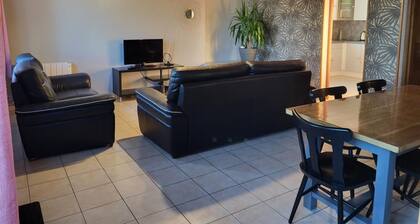 Maison chaleureuse, parking privé - 6 pers.