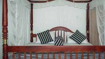 Grand Villa, Garden View | Desk, WiFi (free)