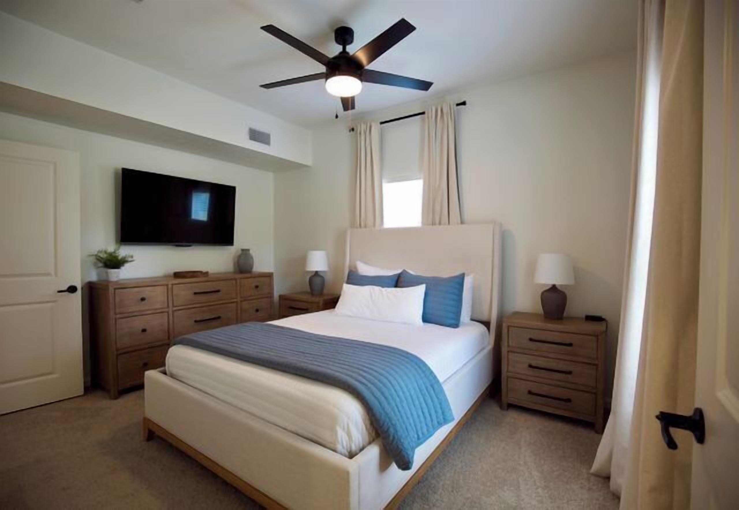 3 habitaciones, tabla de planchar con plancha, cuna de viaje y internet 
