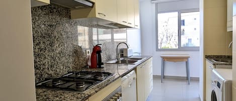 Coffee/tea maker, fridge, microwave, oven