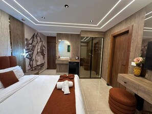 In-room safe, desk, soundproofing, iron/ironing board - city plaza pyramid view (giza)