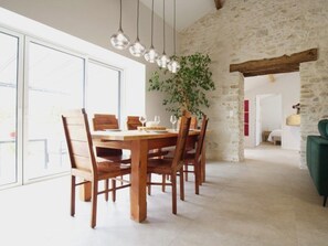 Dining - Renovated cottage in serene countryside (Saint-Père-en-Retz)