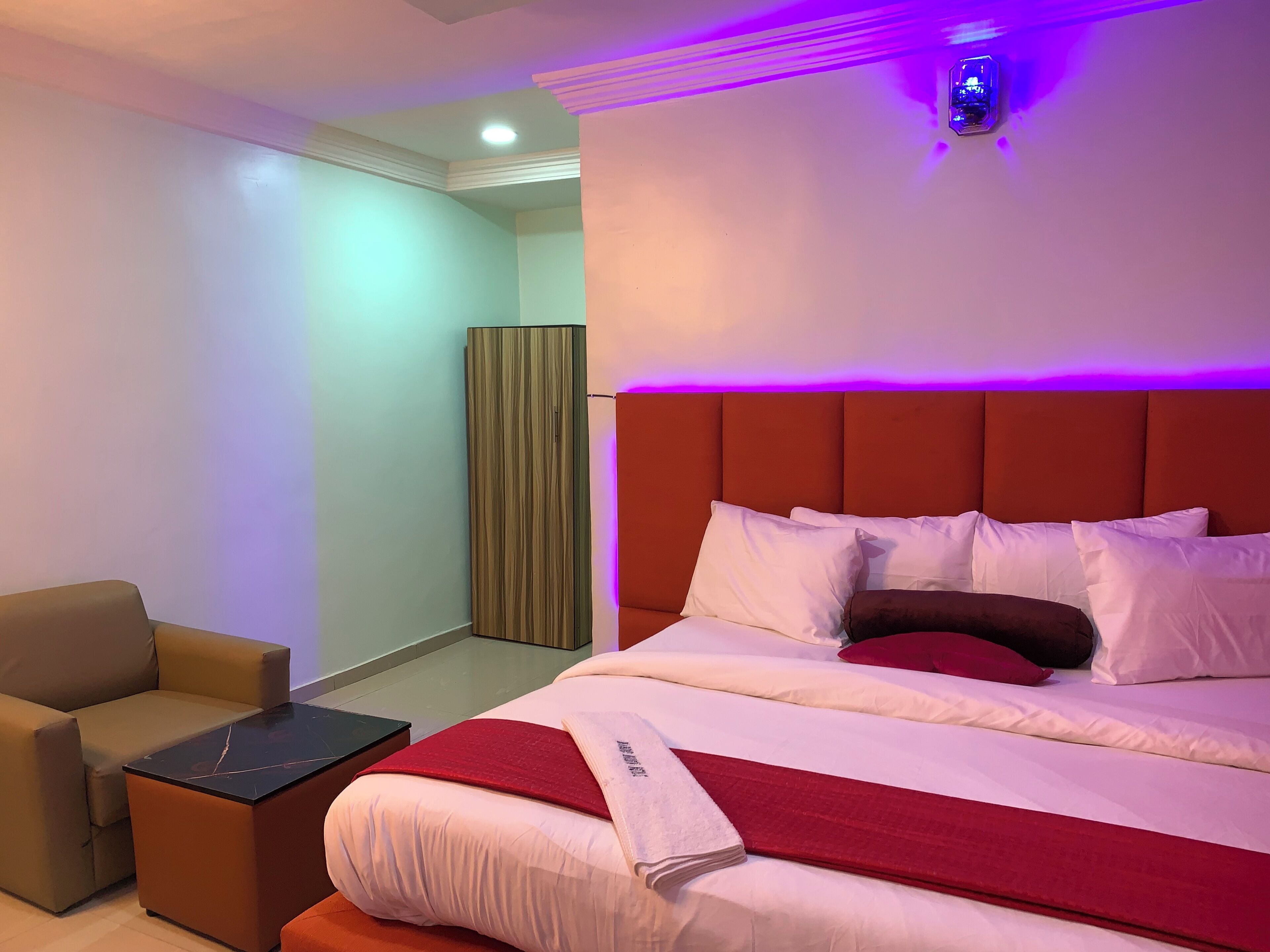 Deluxe kamer, uitzicht op de stad | Een bureau, gratis wifi