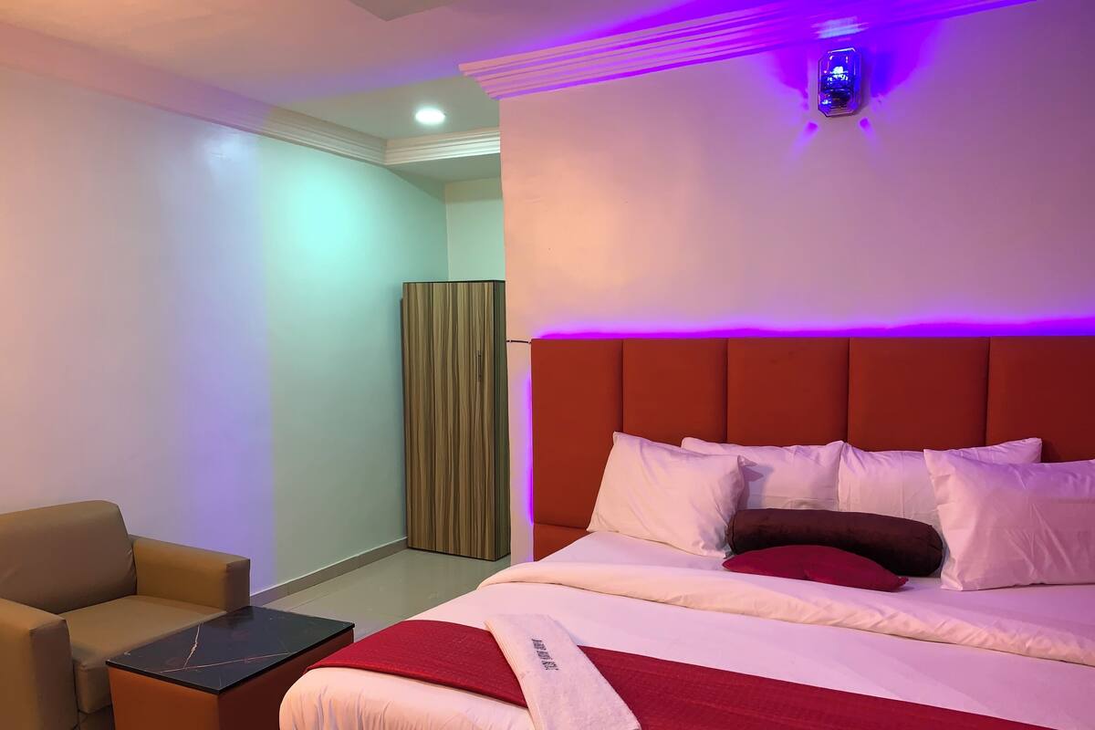 Deluxe Room, City View | Desk, WiFi (free)