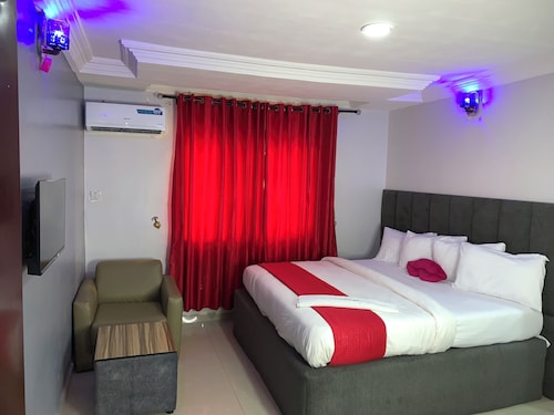 Diamond Groove Hotel & Suites