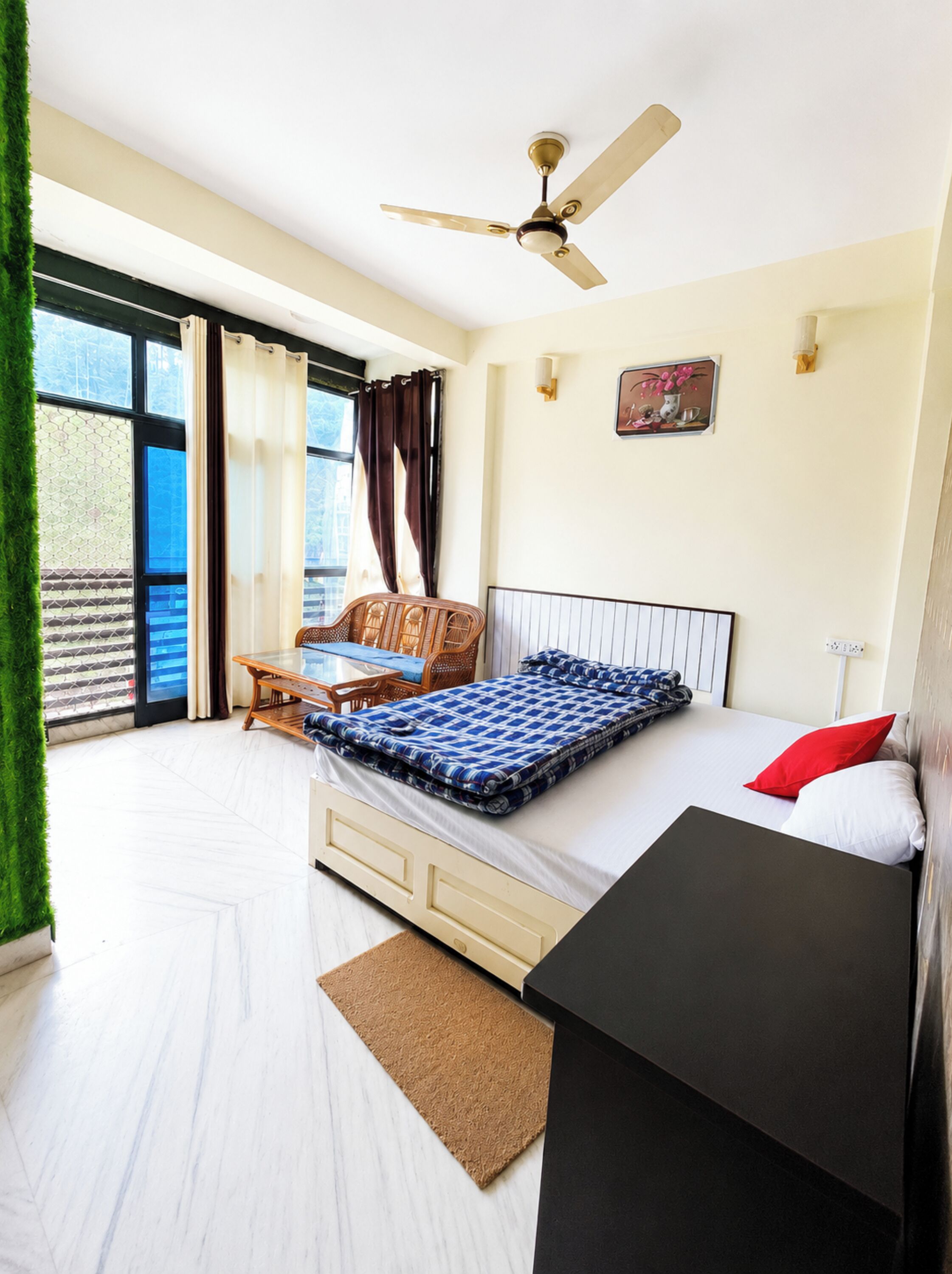 Habitación individual Deluxe | Ropa de cama hipoalergénica, escritorio y wifi gratis 
