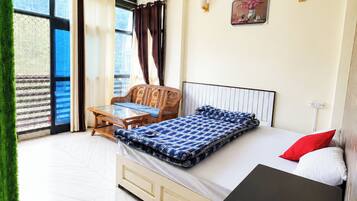 Deluxe Single Room | Hypo-allergenic bedding available, desk, WiFi (free)
