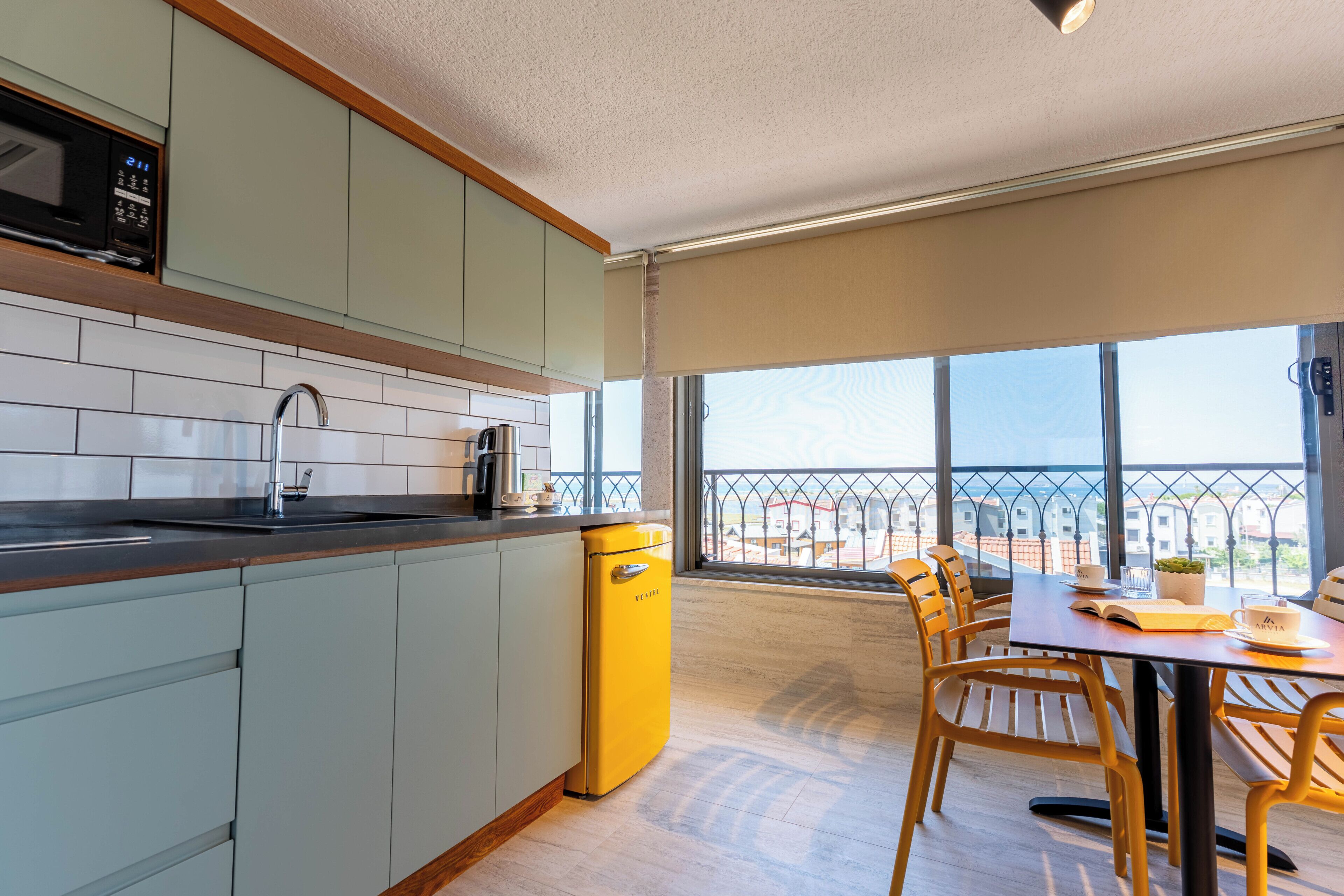 Estudi en suite familiar, vistes a la muntanya | Cuina privada | Trona 