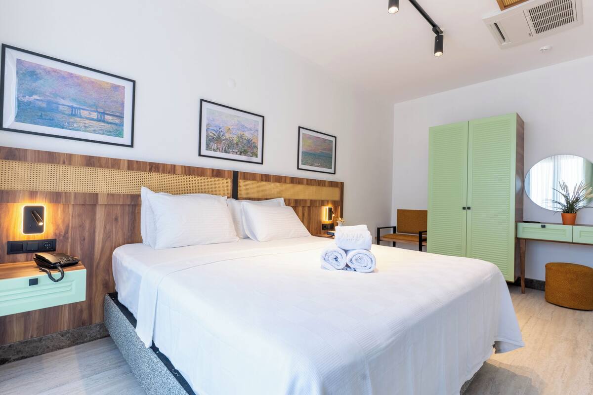 Family Studio Suite, Mountain View | In-room safe, soundproofing, WiFi (free)