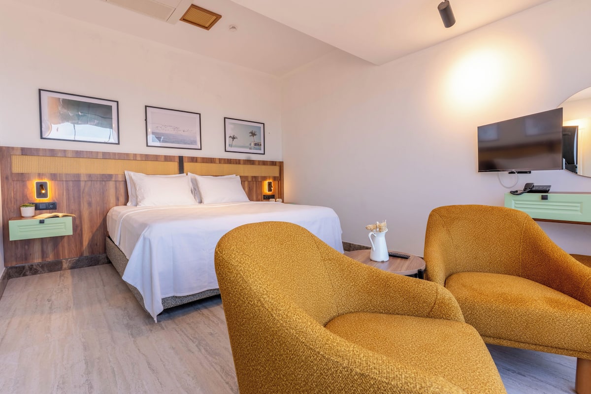 Family Studio Suite, Sea View | In-room safe, soundproofing, WiFi (free)