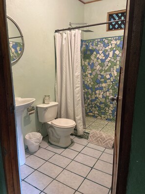 Bathroom - Fabulous 3-bedroom house in Cocles awaits you! (Puerto Viejo de Talamanca)