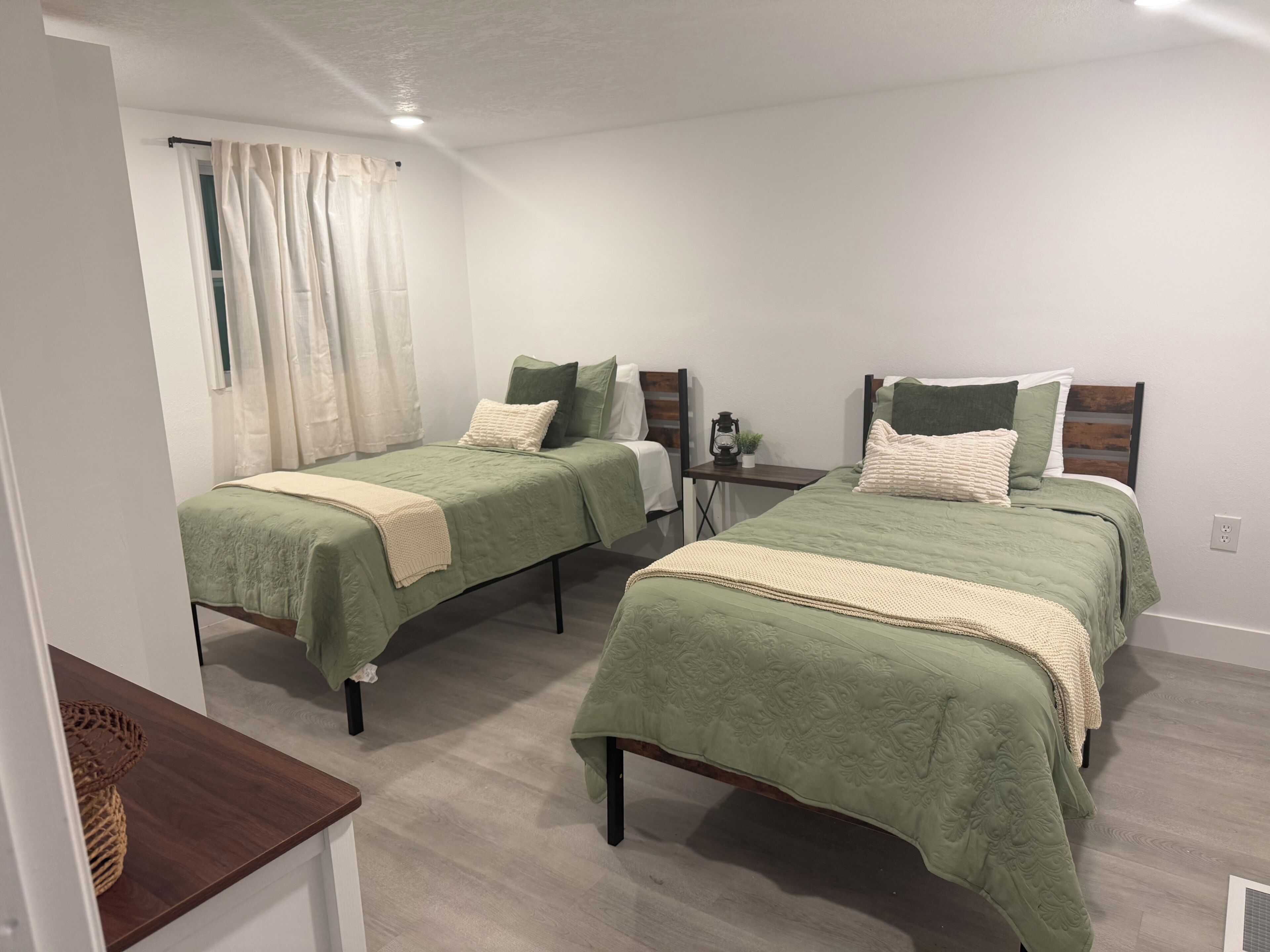 3 bedrooms, iron/ironing board, WiFi, bed sheets