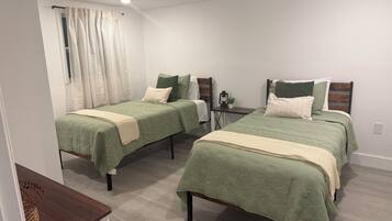 3 bedrooms, iron/ironing board, WiFi, bed sheets