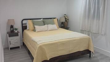 3 bedrooms, iron/ironing board, WiFi, bed sheets