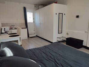 Room - Vrbo Property (Sablé-sur-Sarthe)