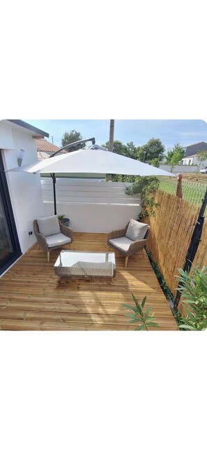 Terrace/patio - Vrbo Property (Talmont-Saint-Hilaire)