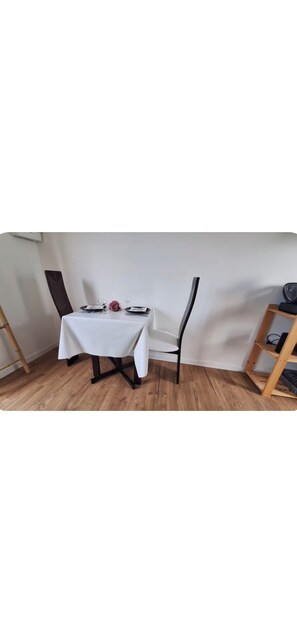 Dining - Vrbo Property (Talmont-Saint-Hilaire)