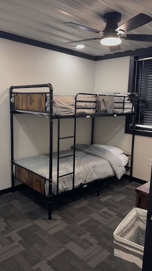 2 bedrooms, WiFi (free), bed sheets
