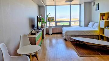 Apartment, Garden Area | Desk, laptop workspace, WiFi (free)