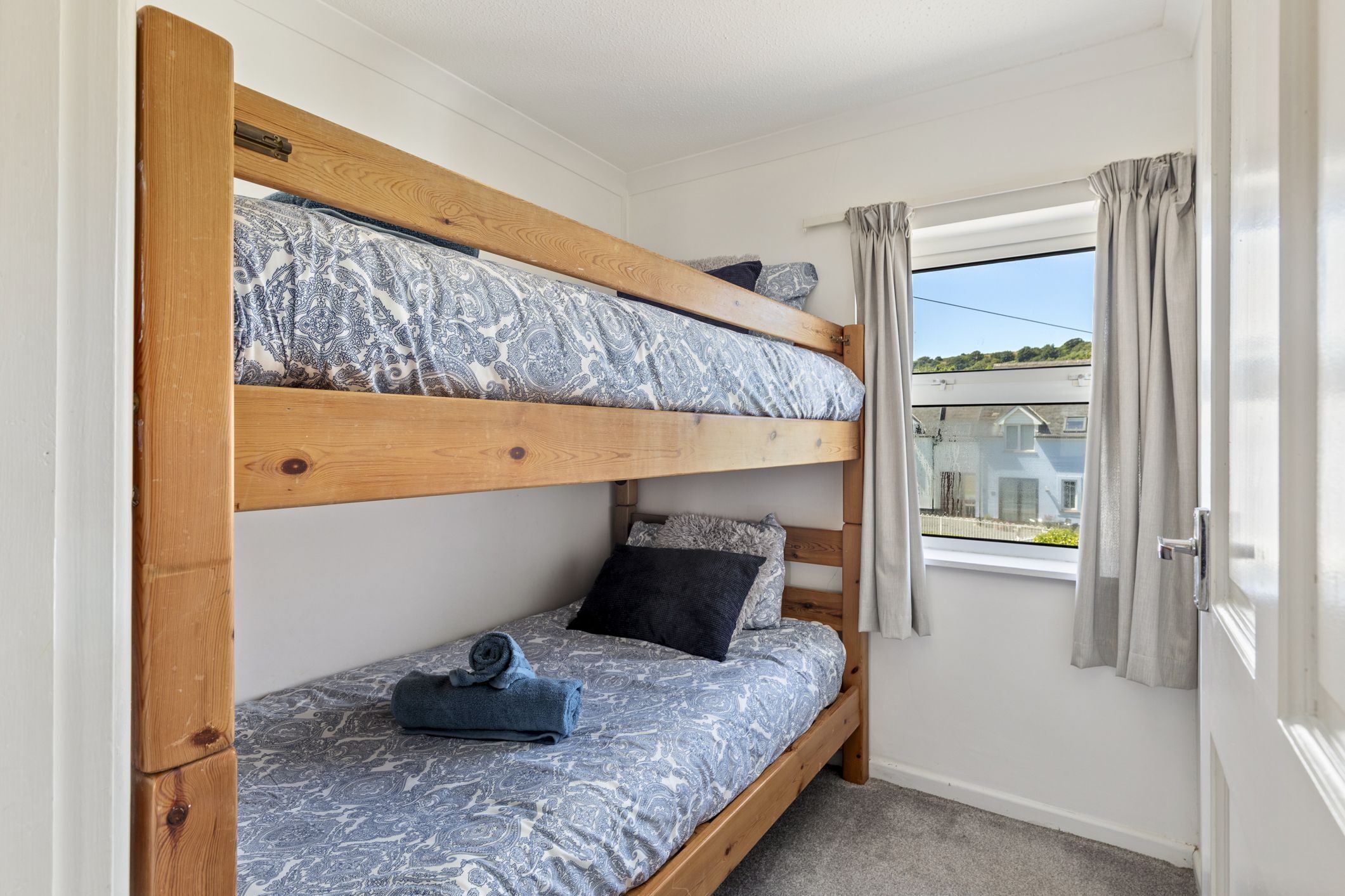 Gorgeous Holiday Cottage With Outdoor Pool - Carmarthen