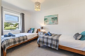 3 bedrooms, Internet, bed sheets - Gorgeous holiday cottage with outdoor pool (LLansteffan)