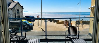Beachfront Apartment with Stunning Sea Views in Pendine