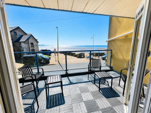 Beachfront Apartment with Stunning Sea Views in Pendine