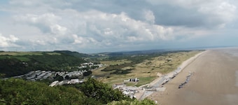 Beachfront Apartment with Stunning Sea Views in Pendine