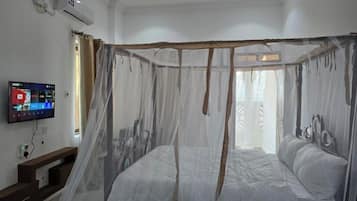 Iron/ironing board, WiFi (free), bed sheets