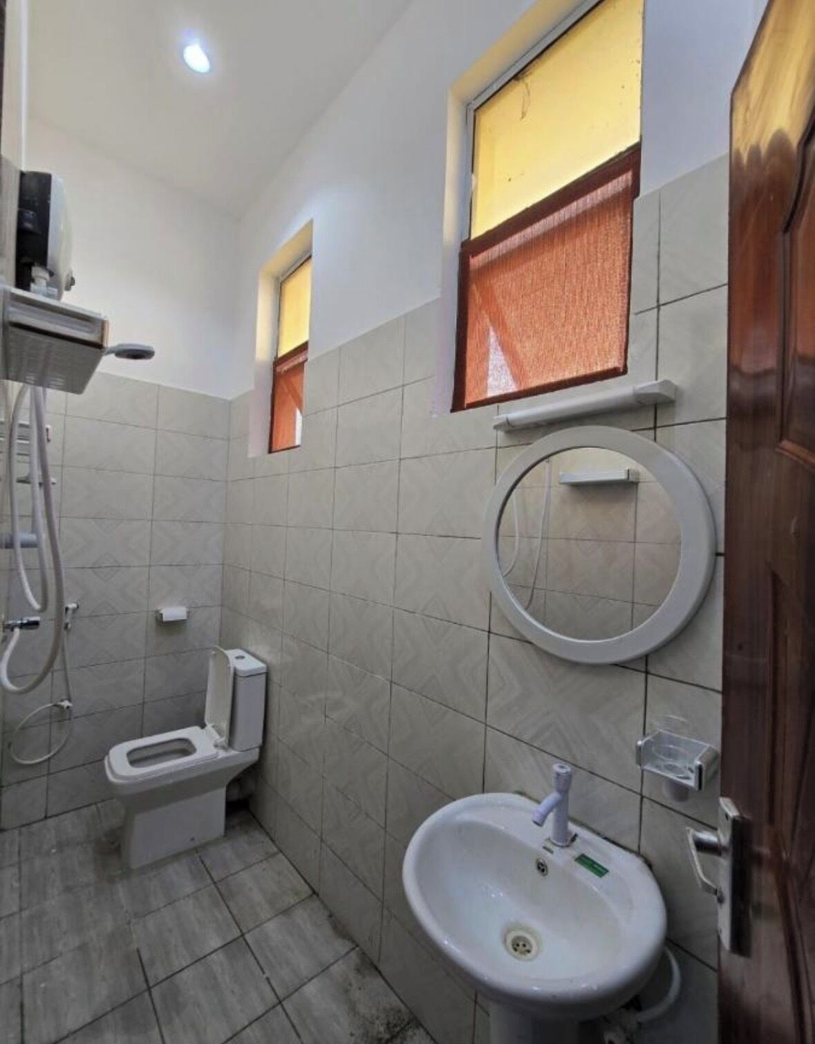 Shower, bidet, towels, soap