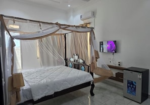 18 bedrooms, iron/ironing board, WiFi (free), bed sheets