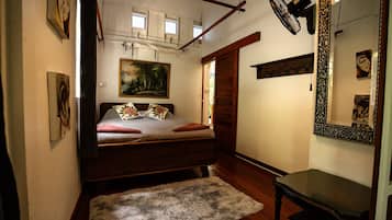 Traditional House, Garden View | In-room safe, free WiFi, bed sheets
