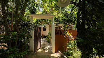 Romantic Bungalow, Garden View | Property grounds