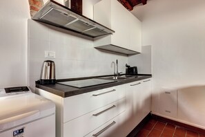 Private kitchen - Le Mortinete Farmstay: Colombino (Toscana)