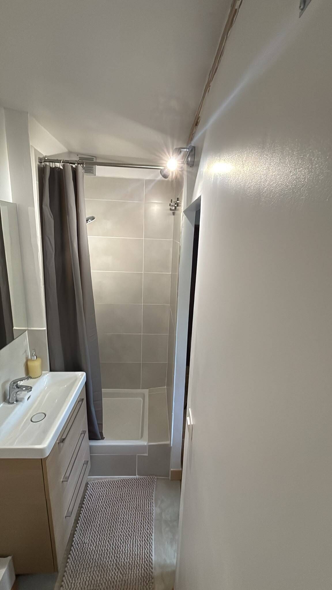 Handtücher, Seife, Toilettenpapier