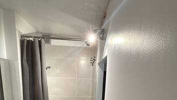Handtücher, Seife, Toilettenpapier