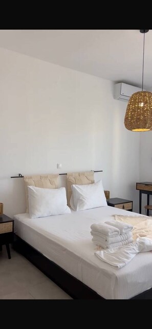 Room - Oliviera Calm Home - 7 Min Walk to Beach View, Pool (Maleme)