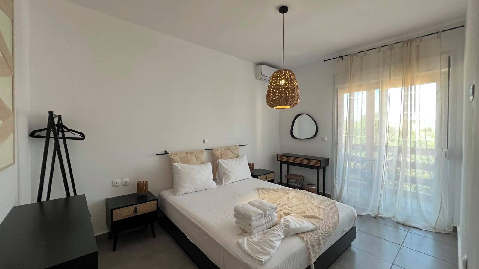 2 bedrooms, internet, bed sheets