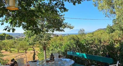 Delightful 3-bedroom cottage with AC in Zakynthos