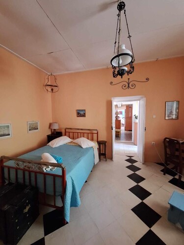 Delightful 3-bedroom cottage with AC in Zakynthos