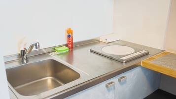 Fridge, microwave, stovetop, electric kettle